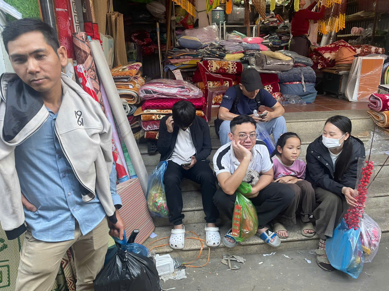 Đi chơi chợ Tết